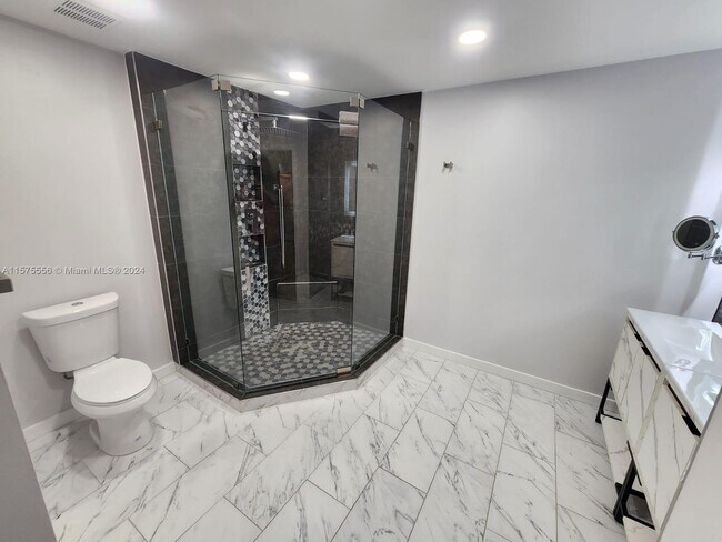 Building Photo - 1701 Bayberry Dr