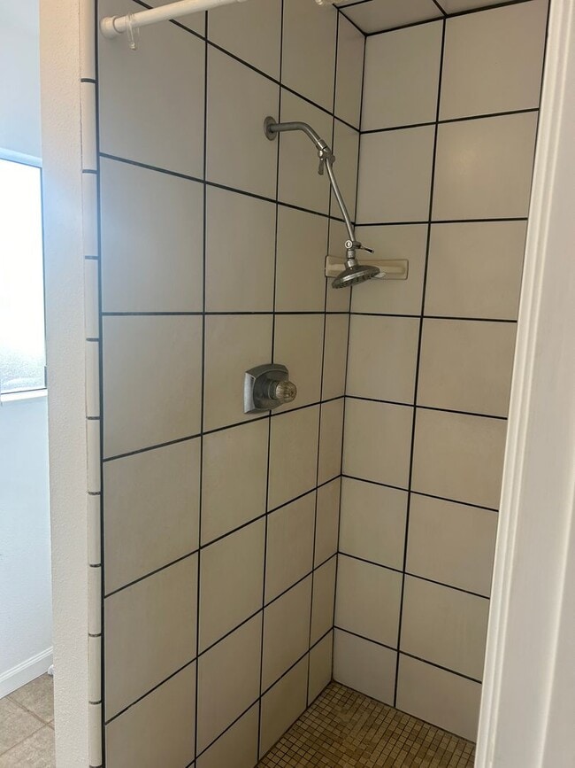 Building Photo - 3bd / 2ba Duplex Unit – Poipu Rd – Pet Friendly