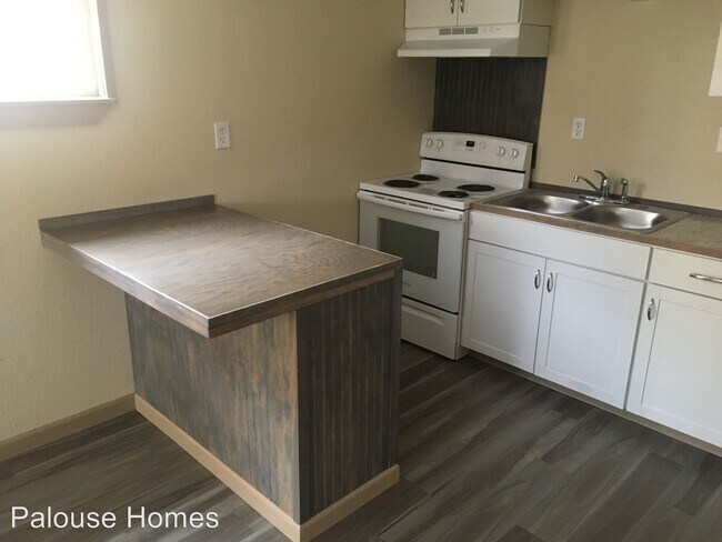 Building Photo - 916 W Augusta Ave