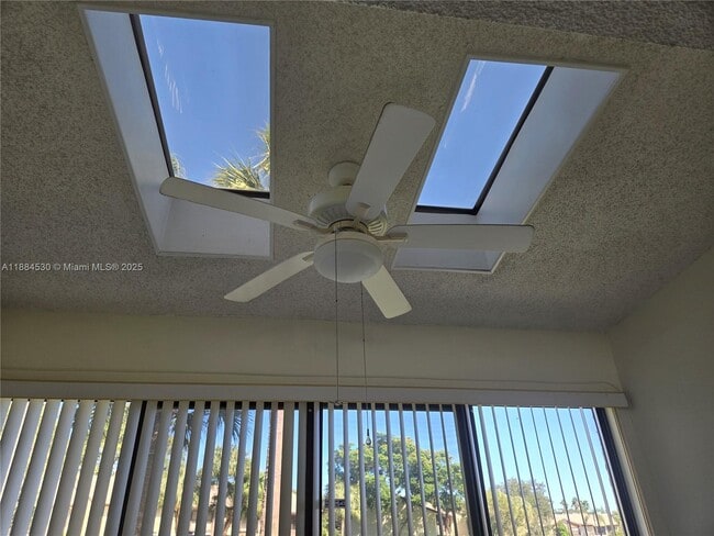 Building Photo - 4599 Carambola Cir S