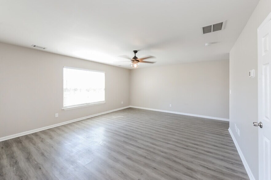 Building Photo - 122 Village Pkwy