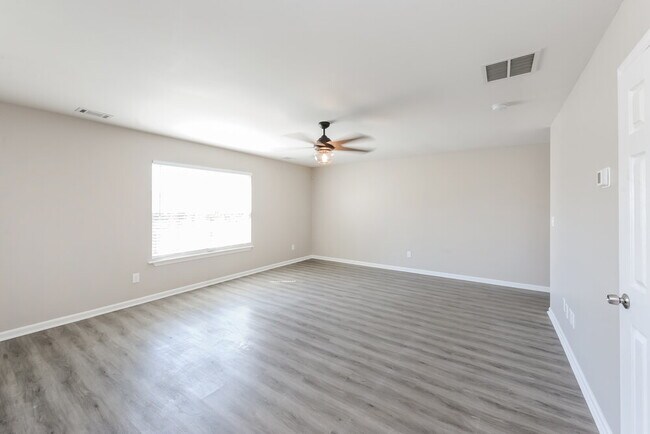 Building Photo - 122 Village Pkwy