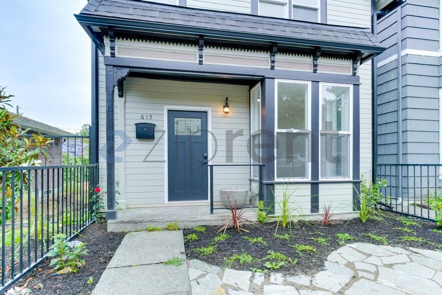 Building Photo - Unit n/a