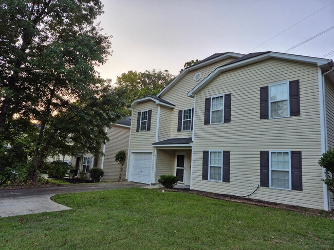 Building Photo - 1057 Dale Ave