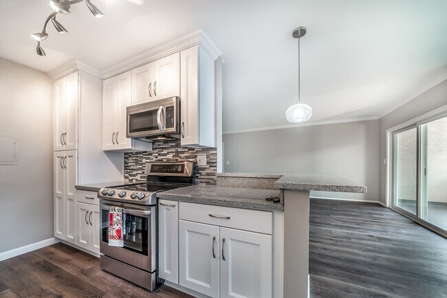 Building Photo - 5328 Newcastle Ave