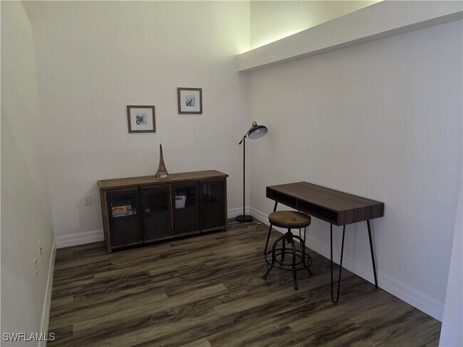 Building Photo - 4940 Cougar Ct S