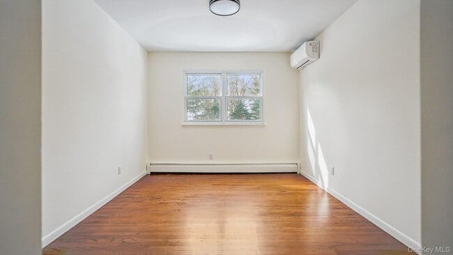 Building Photo - 100 E Sunnyside Ln