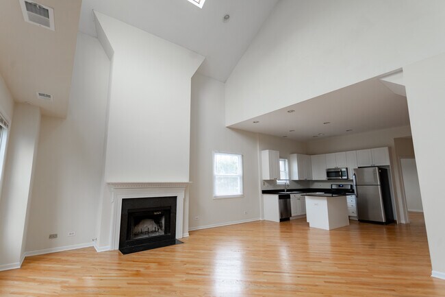 Building Photo - 1514 N Wood St