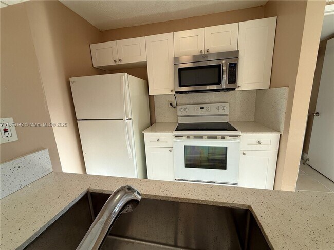 Building Photo - 8006 SW 149th Ave