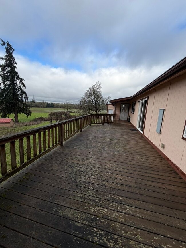 Building Photo - 3 Bedroom with a View!