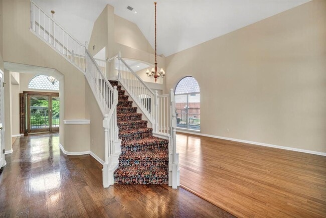 Building Photo - 6806 Thistle Hill Way