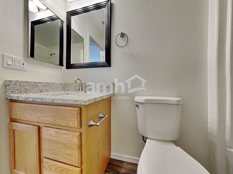 Building Photo - 7856 S Splinter Way