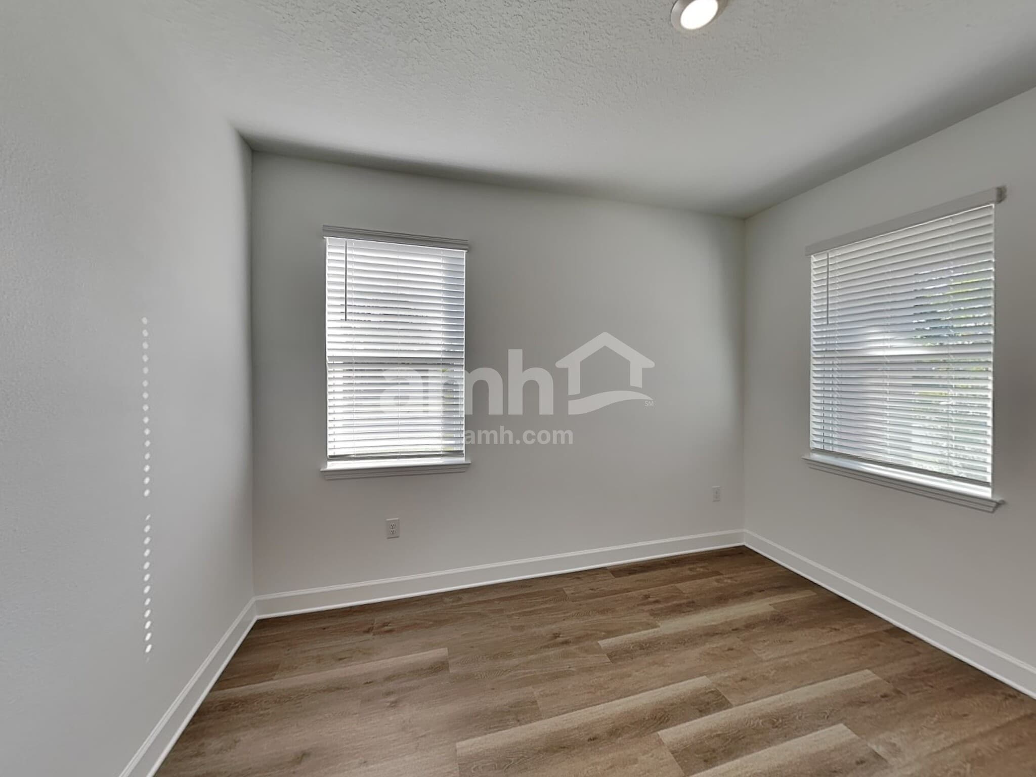Building Photo - 2904 20th Ave W