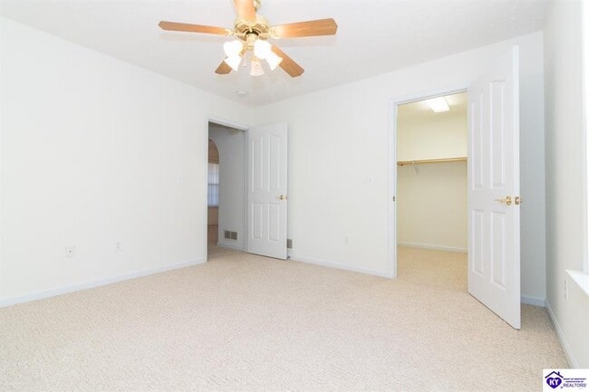 Building Photo - 318 Emmaus Cir