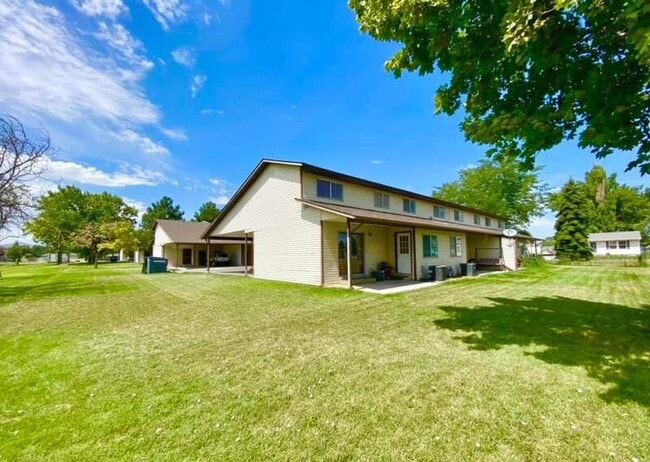 Building Photo - 656 W 700 S