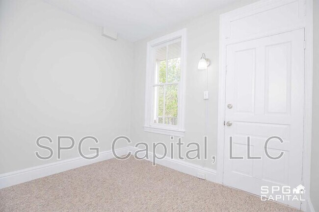 Building Photo - 653 W College Ave