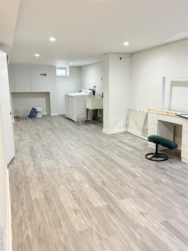 Building Photo - 923A 128th St