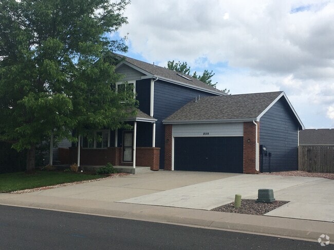 Building Photo - 809 Scotch Pine Dr