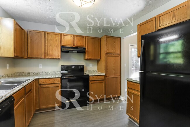 Building Photo - Spacious 4BR 3BA Home, Ready for You!