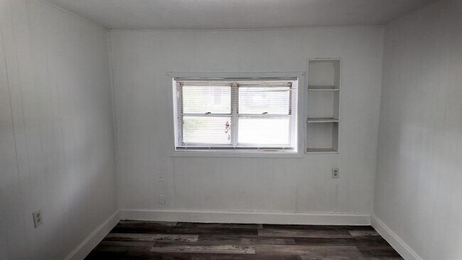 Building Photo - 1212 Pine St