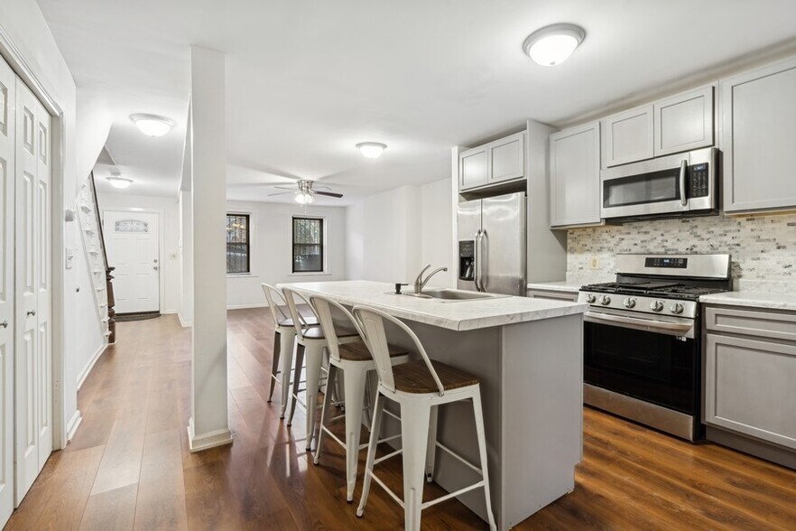Building Photo - 591 Bramhall Ave