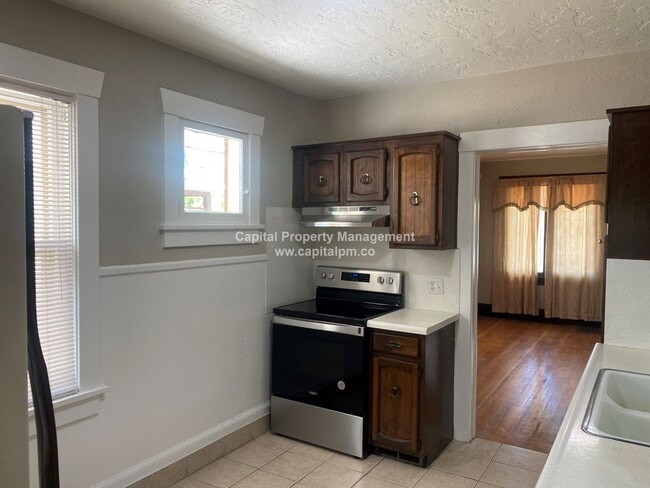 Building Photo - 2 Bedroom House
