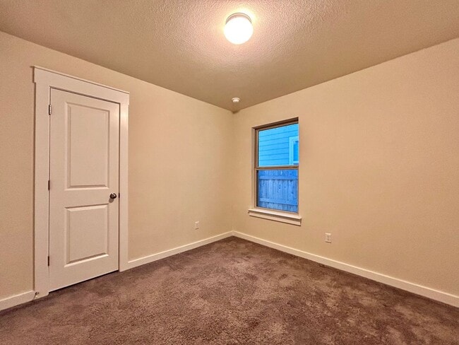 Building Photo - 5809 Urbano Bnd