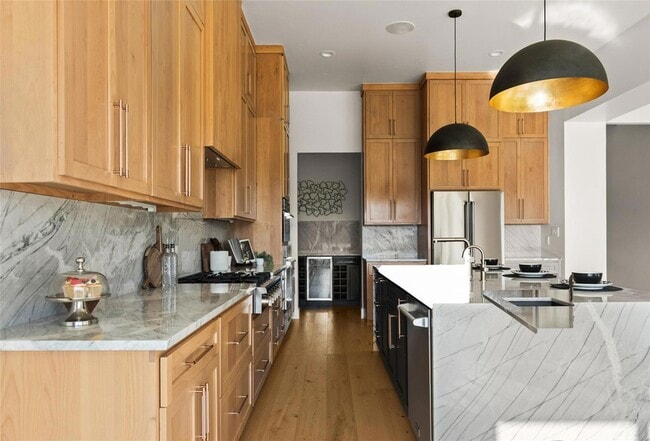 Building Photo - 208 Stonegate Ln