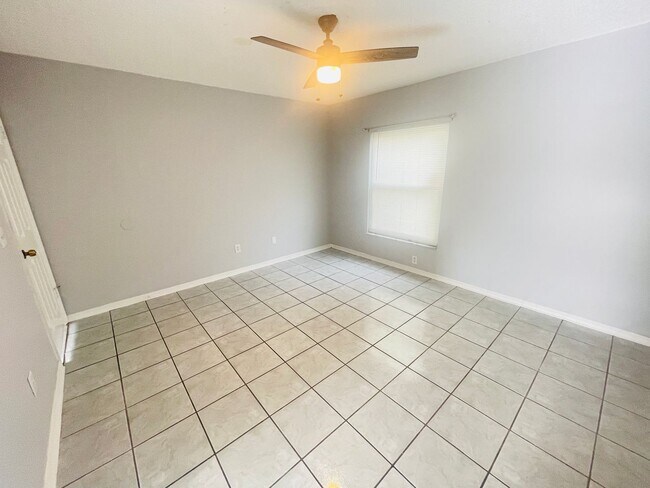 Building Photo - HIDDEN CREEK CONDO-1613 Little River Dr Or...