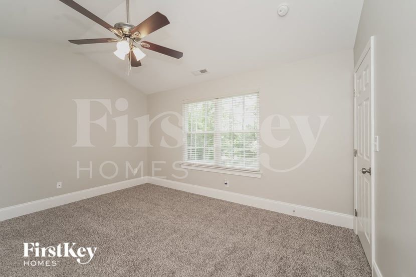 Building Photo - 115 Kings Dr