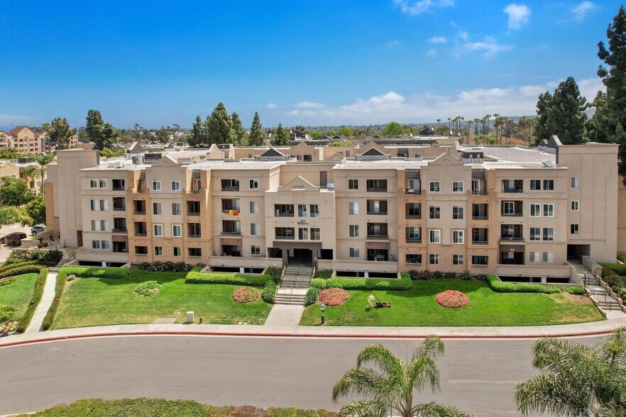 Building Photo - 8889 Caminito Plaza Centro