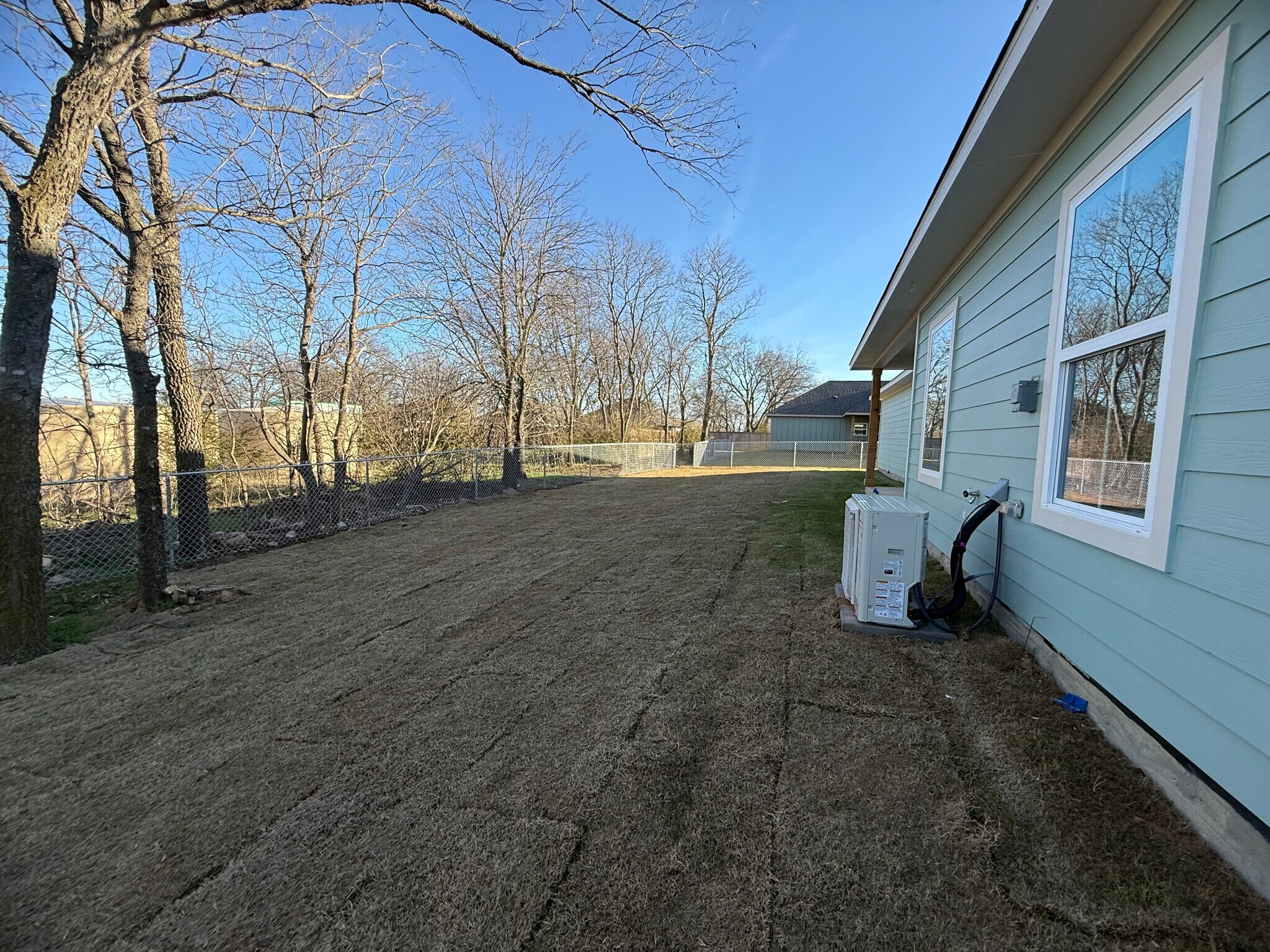 Building Photo - 207 Railroad Ave