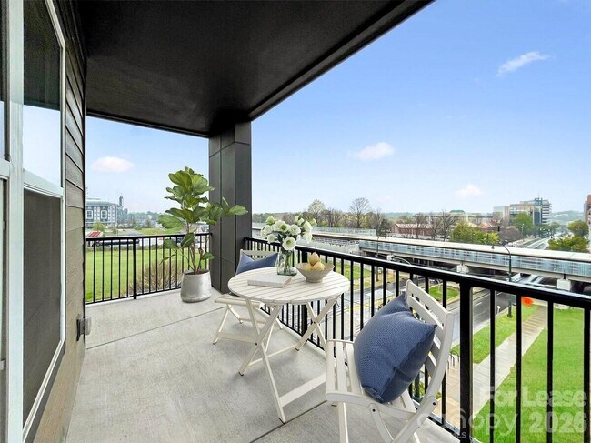 Building Photo - 500 W Trade St