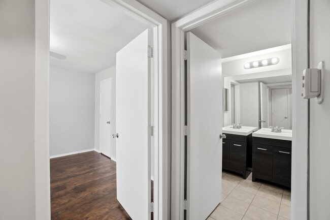 Building Photo - Spacious Condo • Pool Community • Prime Location