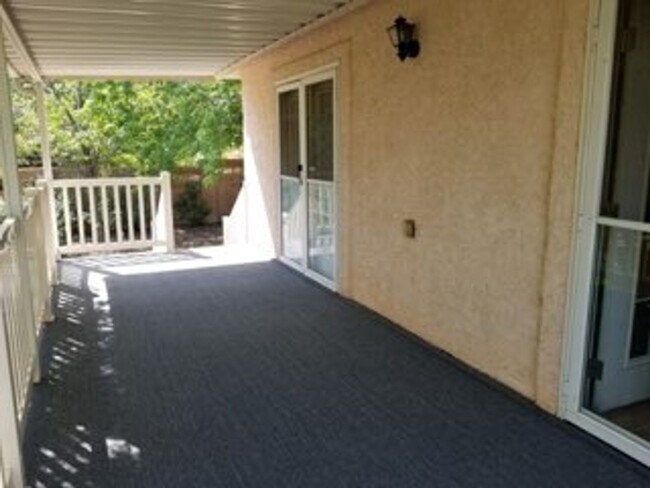 Building Photo - Beautiful Bloomington Hills Home