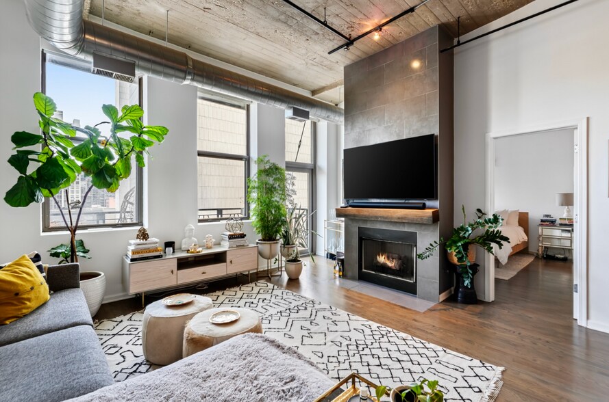 Building Photo - 758 N Larrabee St