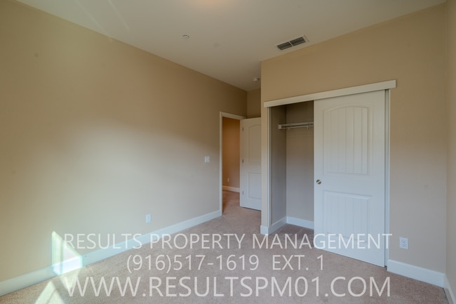 Building Photo - Spacious 3 Bedroom home! Great location!