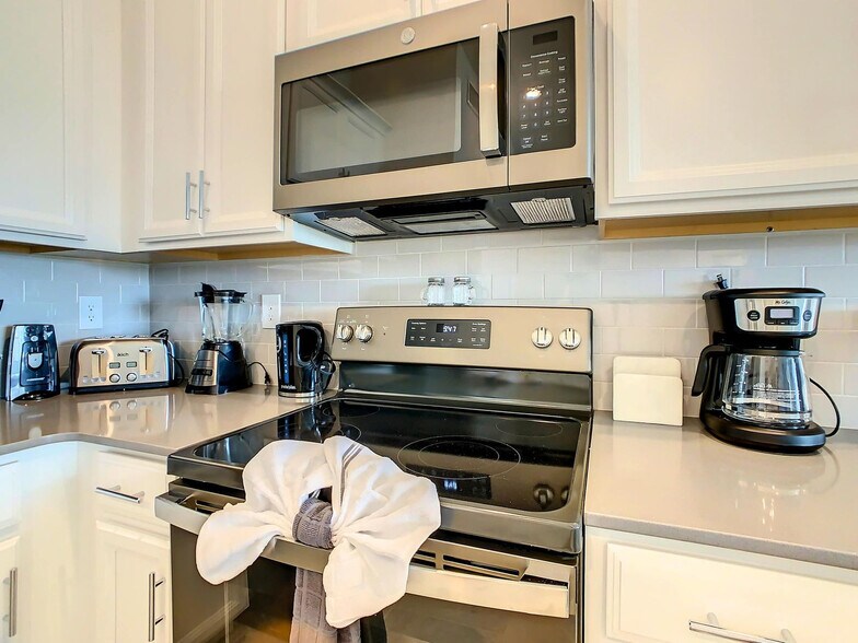 Building Photo - 955 Splash Shot Pl