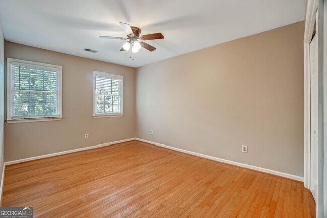 Building Photo - 295 Oakmere Rd