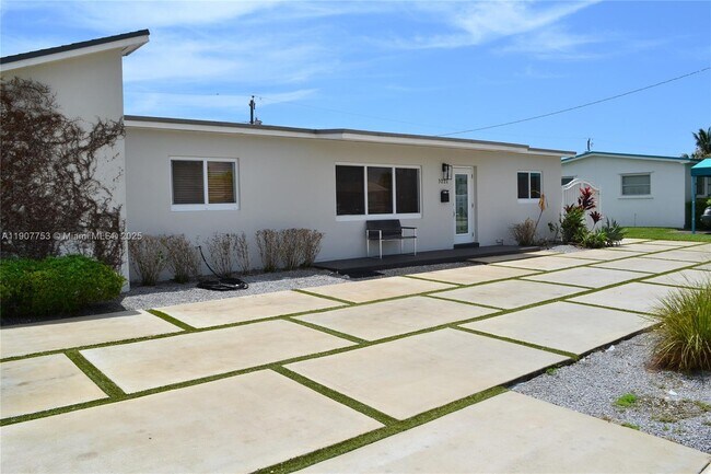 Primary Photo - 3221 SW 93rd Pl