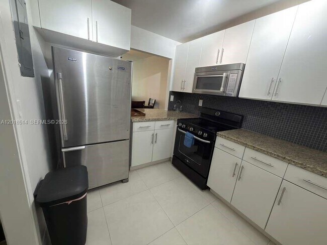 Building Photo - 9451 Evergreen Pl