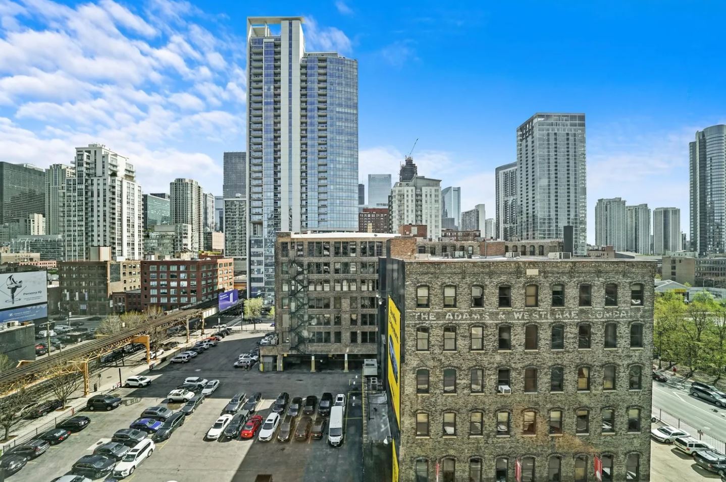 Balcony View River North - 630 N Franklin St