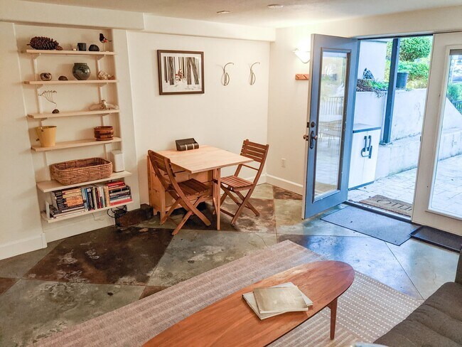 Building Photo - Furnished NW Alphabet district ground leve...