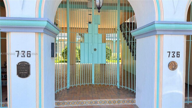 Building Photo - 736 13th St