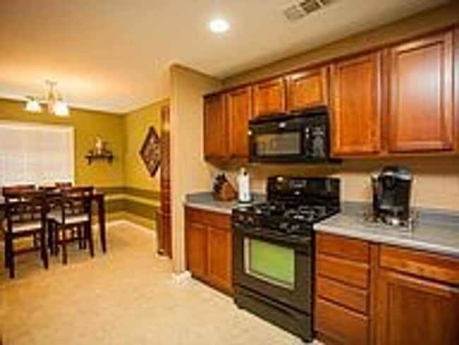 Building Photo - Beautiful Granville Managed 3 Bedroom 2 Ba...