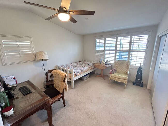 Building Photo - Lovely 3 Bed 2.5 Bath Home in Gated Community in Stanton