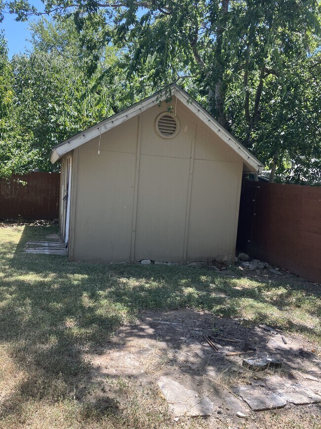 Building Photo - 6902 Colony Park Dr