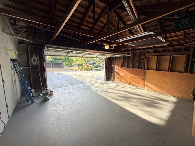 Building Photo - 1624 Mimosa Pl