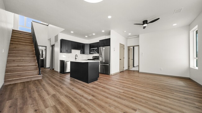 Building Photo - 367 Toms Cyn Dr
