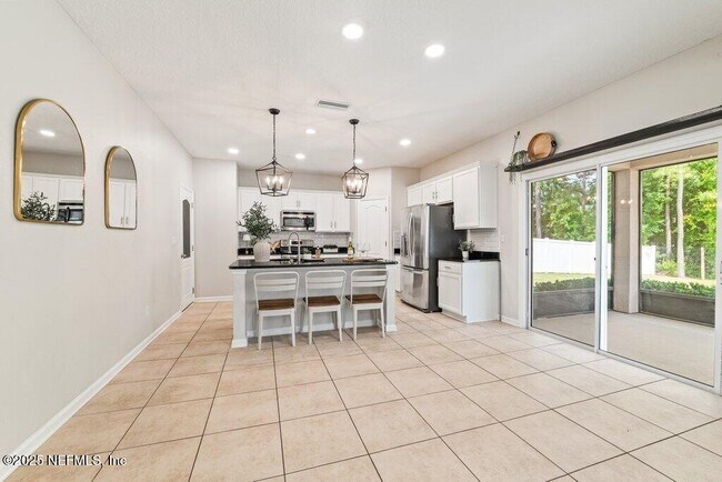 Building Photo - 3149 Silverado Cir